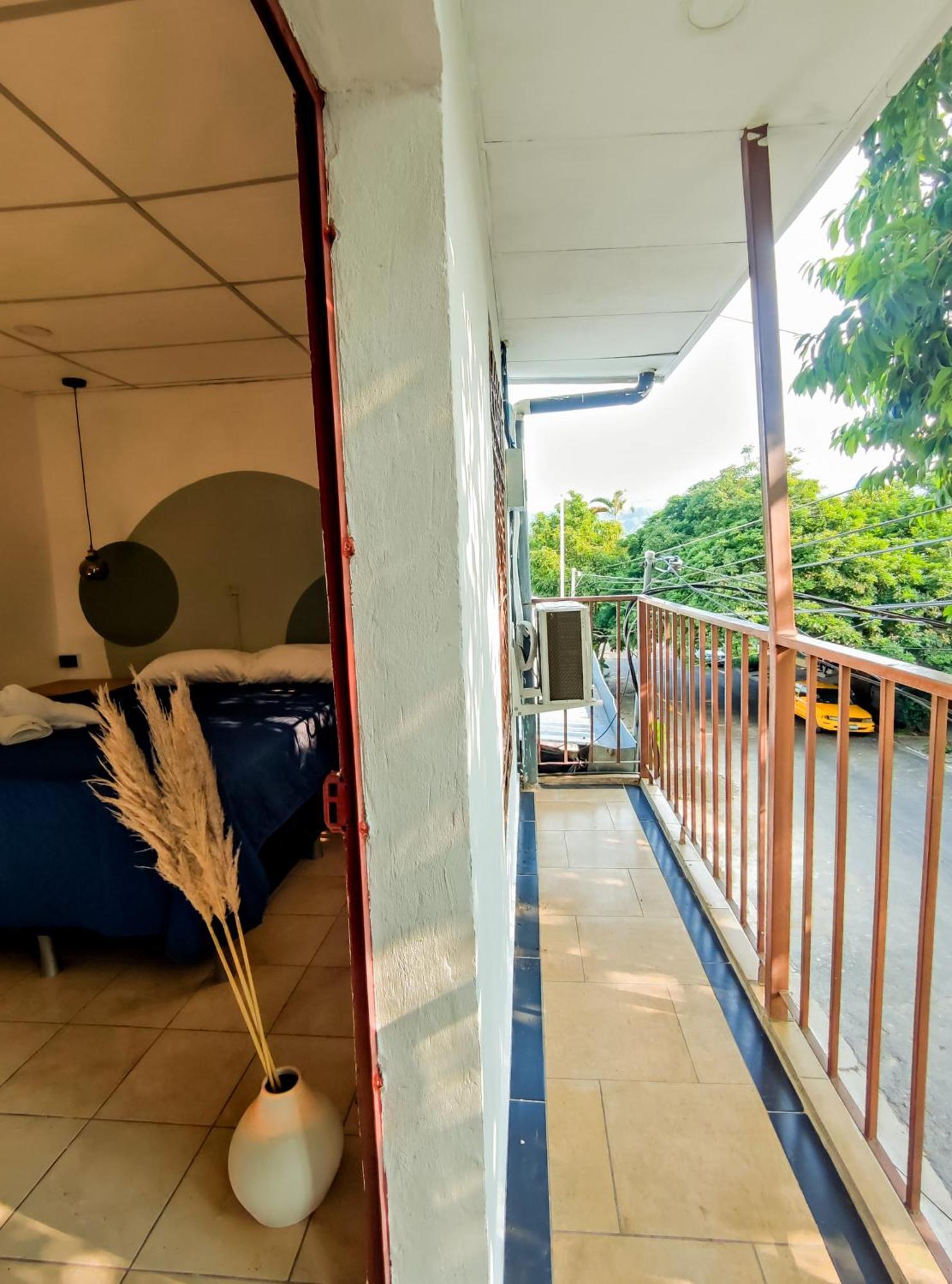 Friendly House Hotel Santa Tecla Buitenkant foto